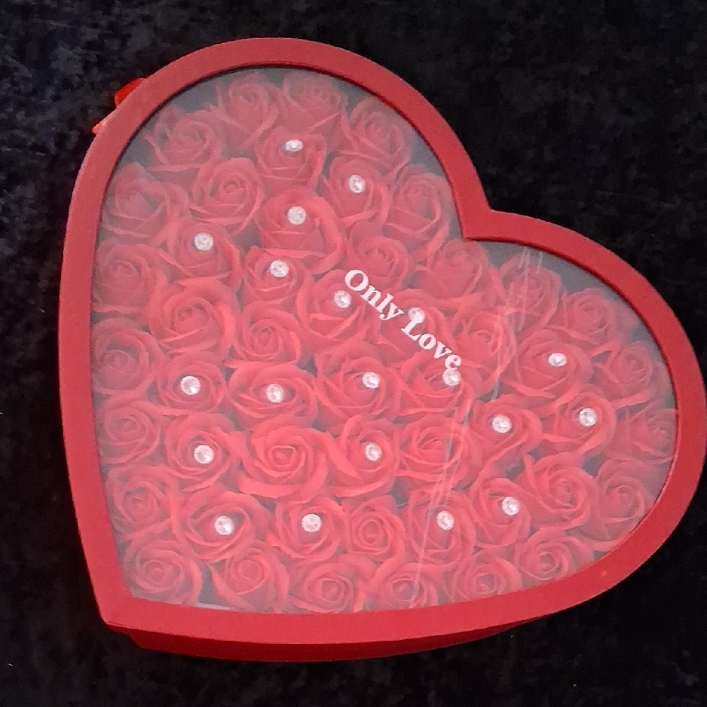 Red Heart  Soap Rose Gift Box with 'Only Love' Clear Top